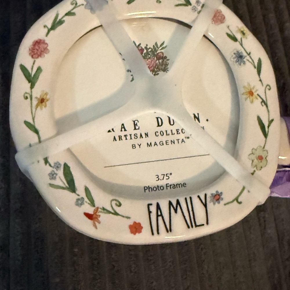 Rae Dunn White Ceramic Mug with Floral Border ‘Gigi’ w/ matching ‘Family’ Frame - Picture 5 of 6
